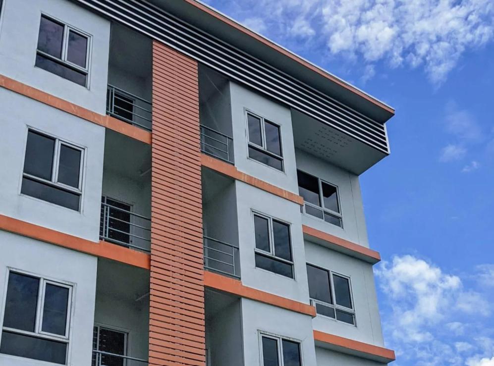 V At Panus Hotel Phanat Nikhom Ngoại thất bức ảnh