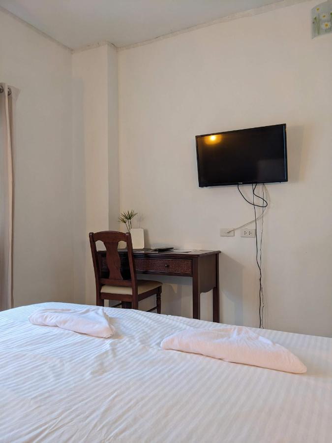 V At Panus Hotel Phanat Nikhom Ngoại thất bức ảnh